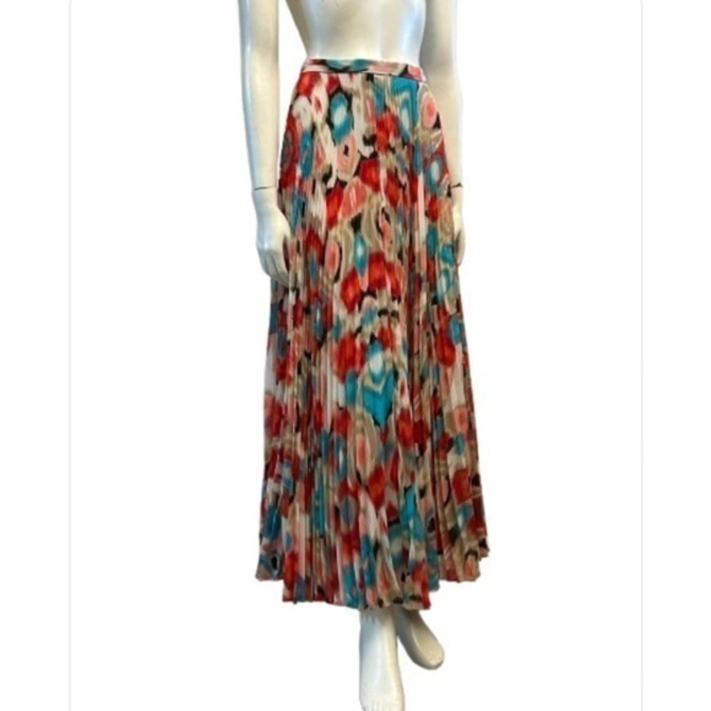 Laundry by Shelli Segal gorgeous long flowy pleated skirt in new condition